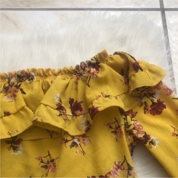 H&M Off the Shoulder Blouse - Picture 4 of 5